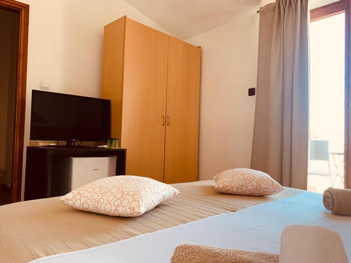 Linc Rooms & Apartments Banjole Bagian luar foto