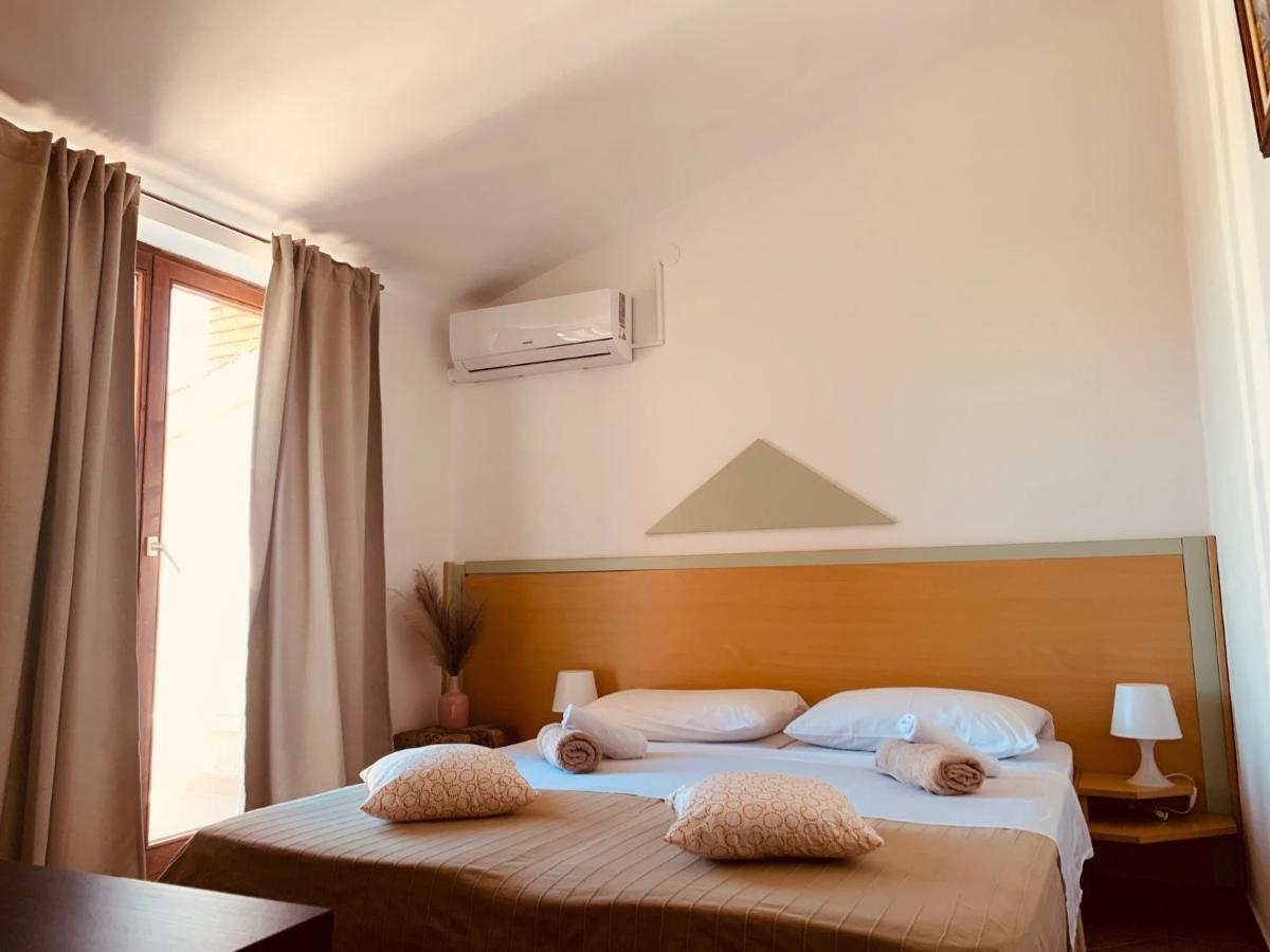 Linc Rooms & Apartments Banjole Bagian luar foto