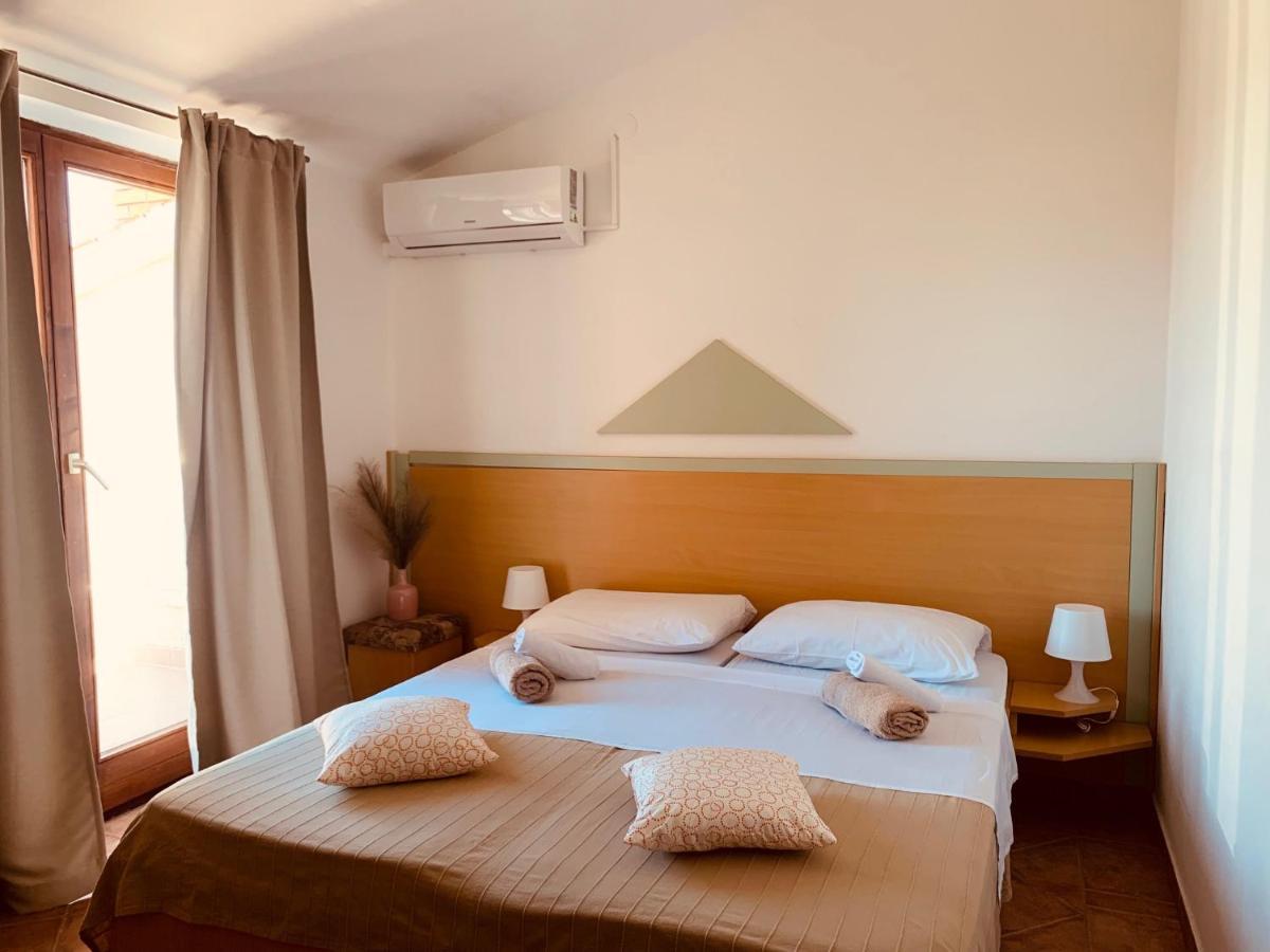 Linc Rooms & Apartments Banjole Bagian luar foto