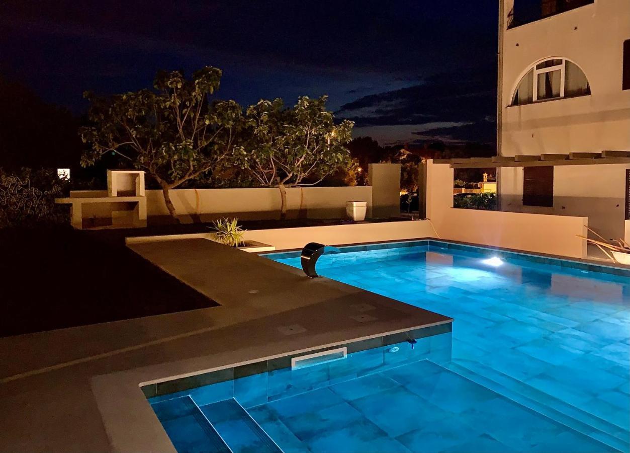 Linc Rooms & Apartments Banjole Bagian luar foto
