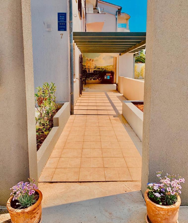 Linc Rooms & Apartments Banjole Bagian luar foto