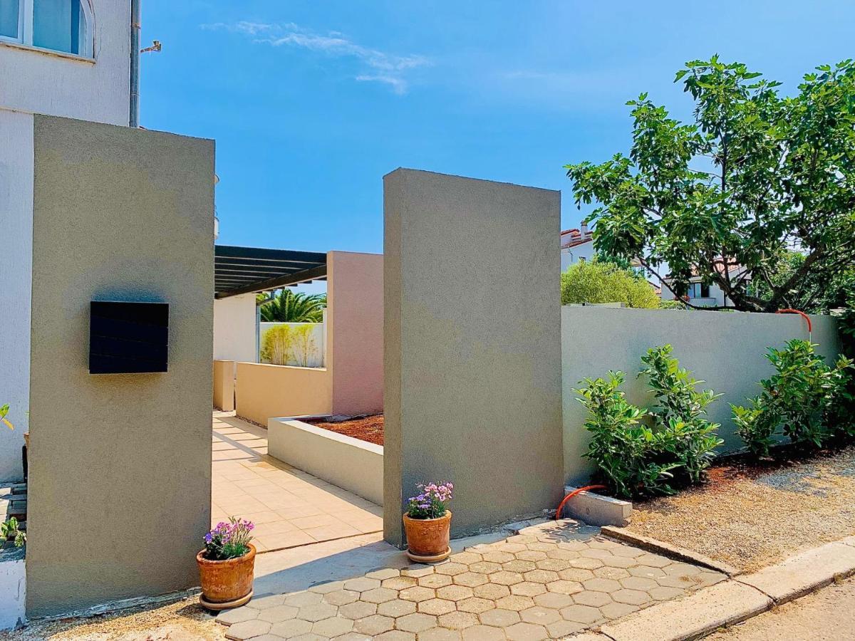 Linc Rooms & Apartments Banjole Bagian luar foto