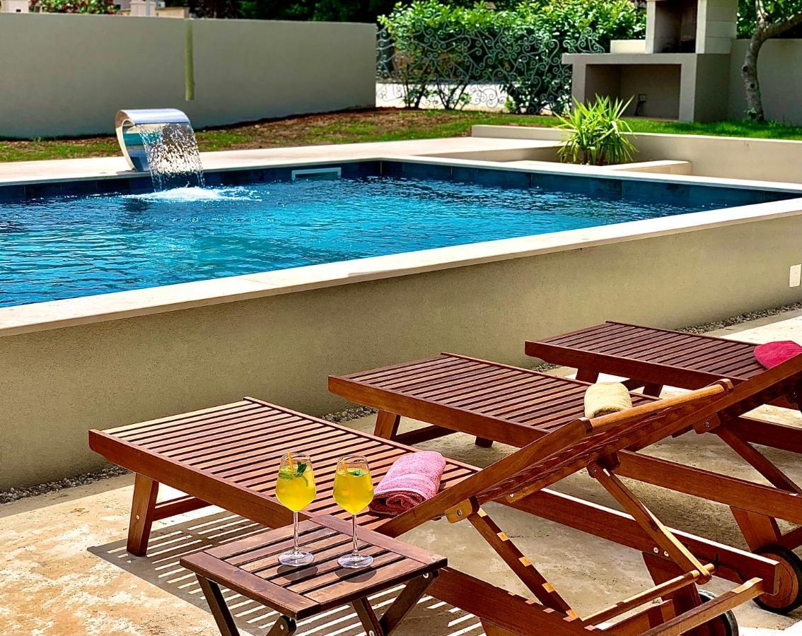 Linc Rooms & Apartments Banjole Bagian luar foto