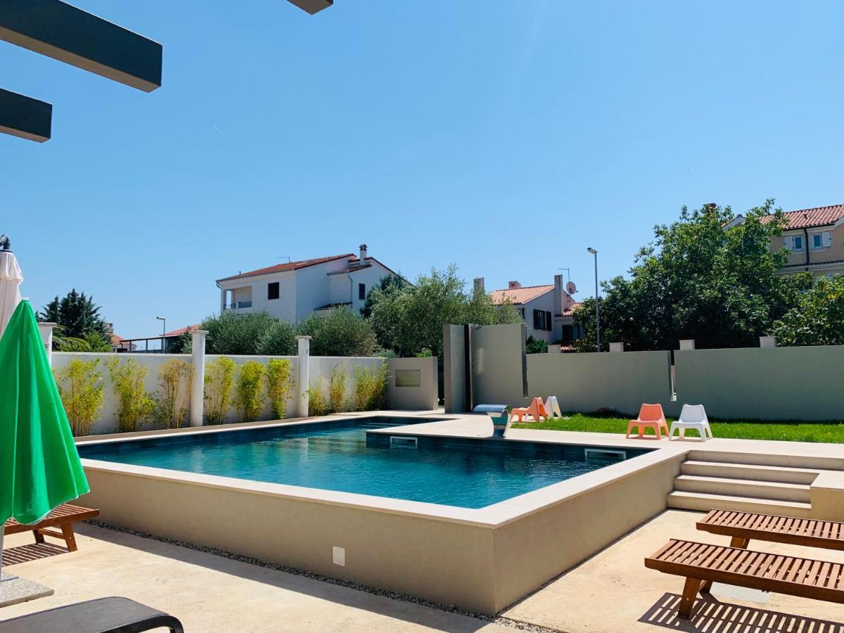 Linc Rooms & Apartments Banjole Bagian luar foto
