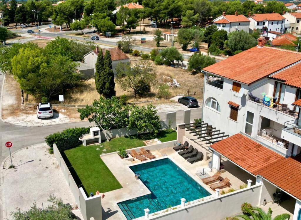 Linc Rooms & Apartments Banjole Bagian luar foto