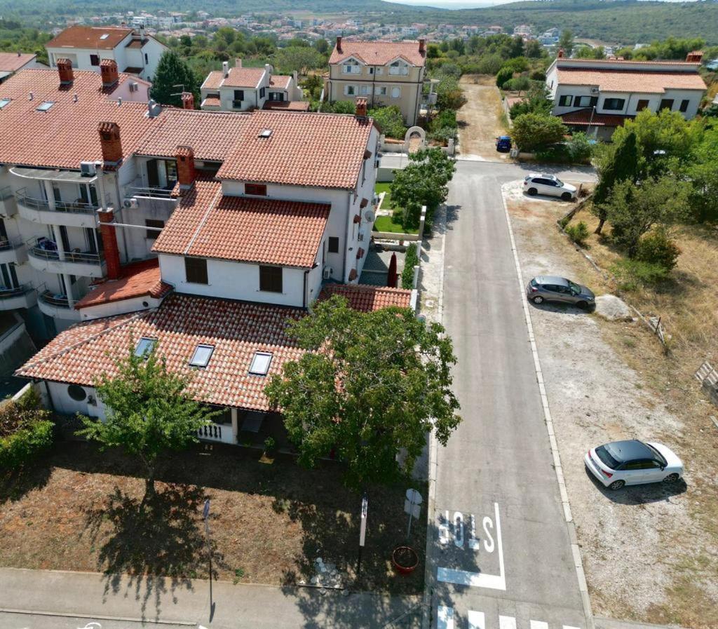 Linc Rooms & Apartments Banjole Bagian luar foto