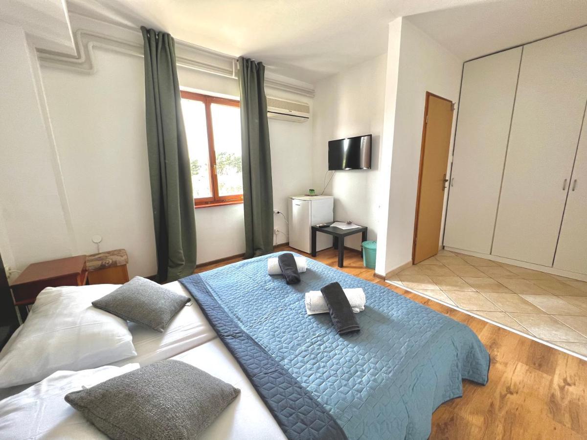Linc Rooms & Apartments Banjole Bagian luar foto