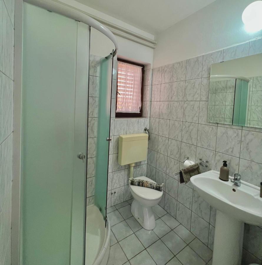 Linc Rooms & Apartments Banjole Bagian luar foto