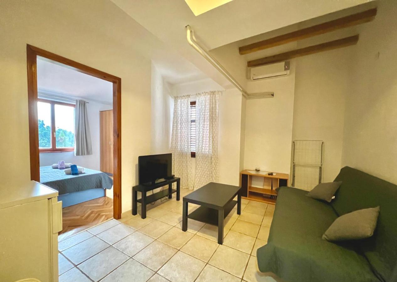 Linc Rooms & Apartments Banjole Bagian luar foto