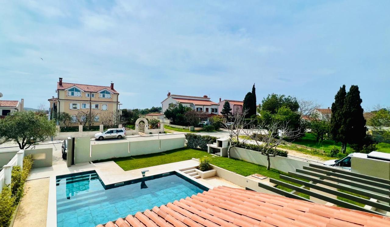 Linc Rooms & Apartments Banjole Bagian luar foto