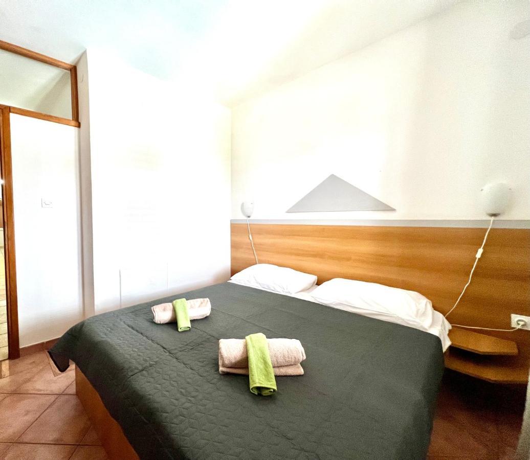 Linc Rooms & Apartments Banjole Bagian luar foto