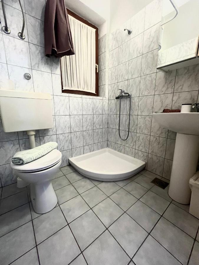 Linc Rooms & Apartments Banjole Bagian luar foto