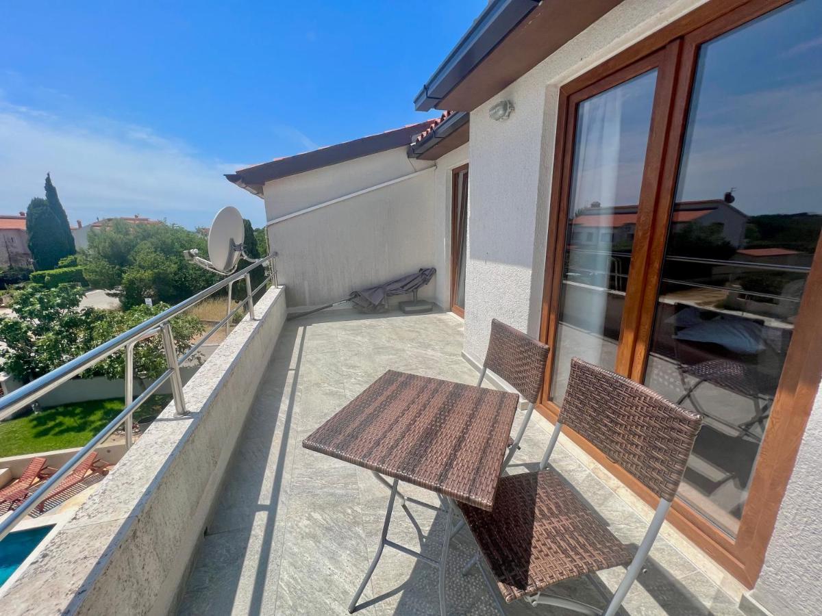 Linc Rooms & Apartments Banjole Bagian luar foto