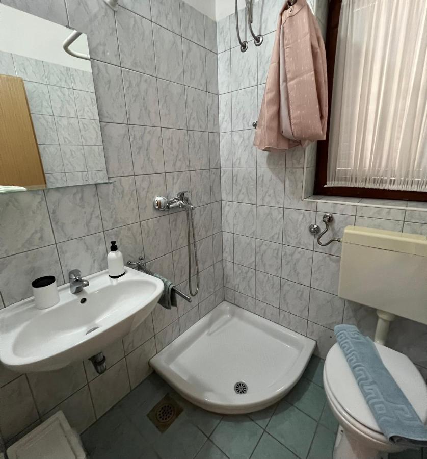 Linc Rooms & Apartments Banjole Bagian luar foto